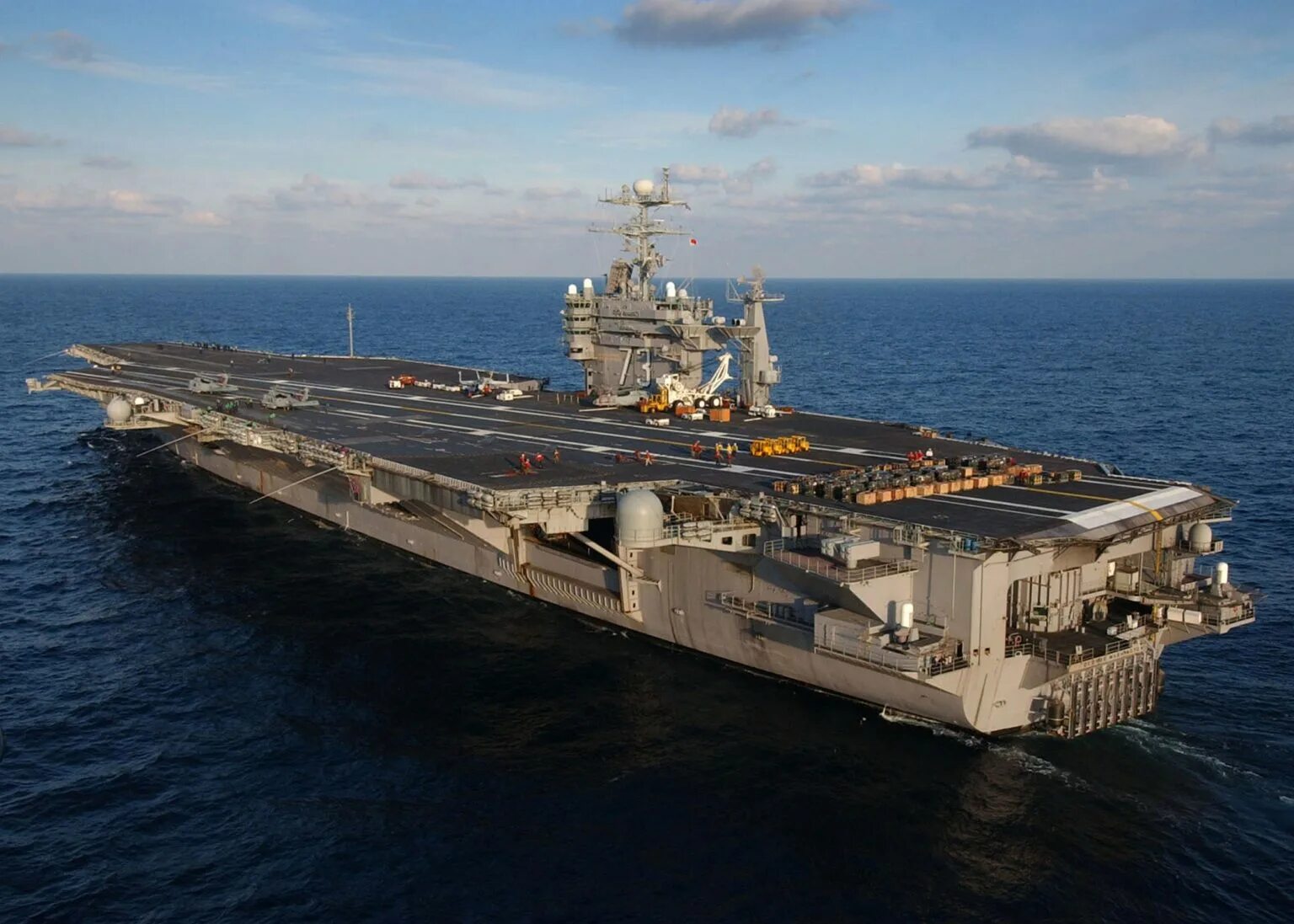 Самые крупные морские флоты. USS George Washington CVN-73. George Washington авианосец. Корабля USS George Washington. USS George h. w. Bush CVN-77.