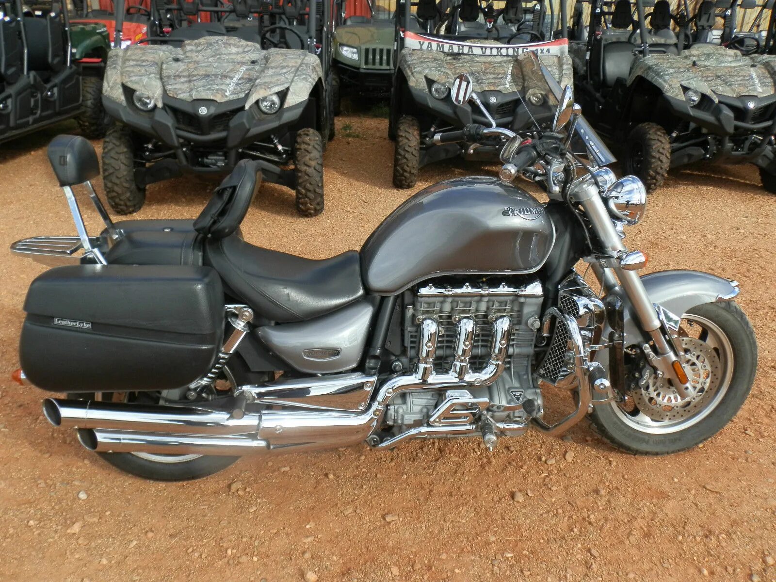 Купить на 3 мотоцикл. Triumph Rocket 2005. Triumph Rocket 3. Триумф рокет 3 2005. Мотоцикл Триумф рокет 2005.