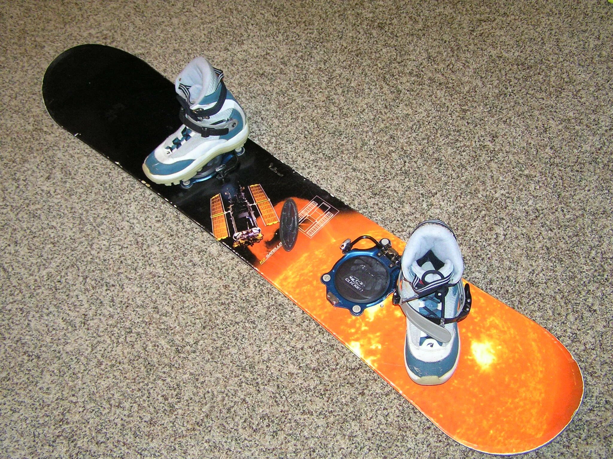 домик сноубордиста. сноуборд дома. Eclipse 163 сноуборд. сноуборд дома. крепеж для сноуборда на стену.