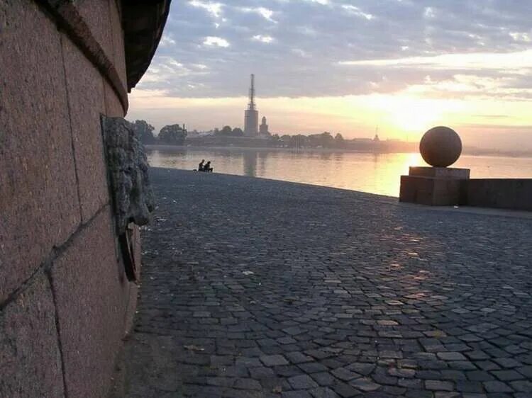 Стрелка Васильевского острова Санкт-Петербург. Пик белых ночей в Санкт-Петербурге. Василевский остров спуск к Неве.