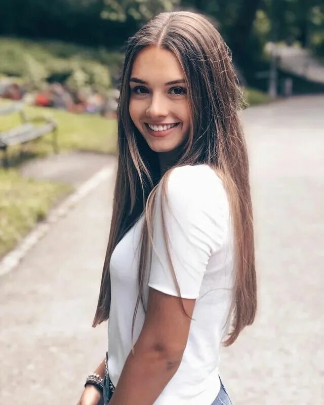 Лет меньше 17