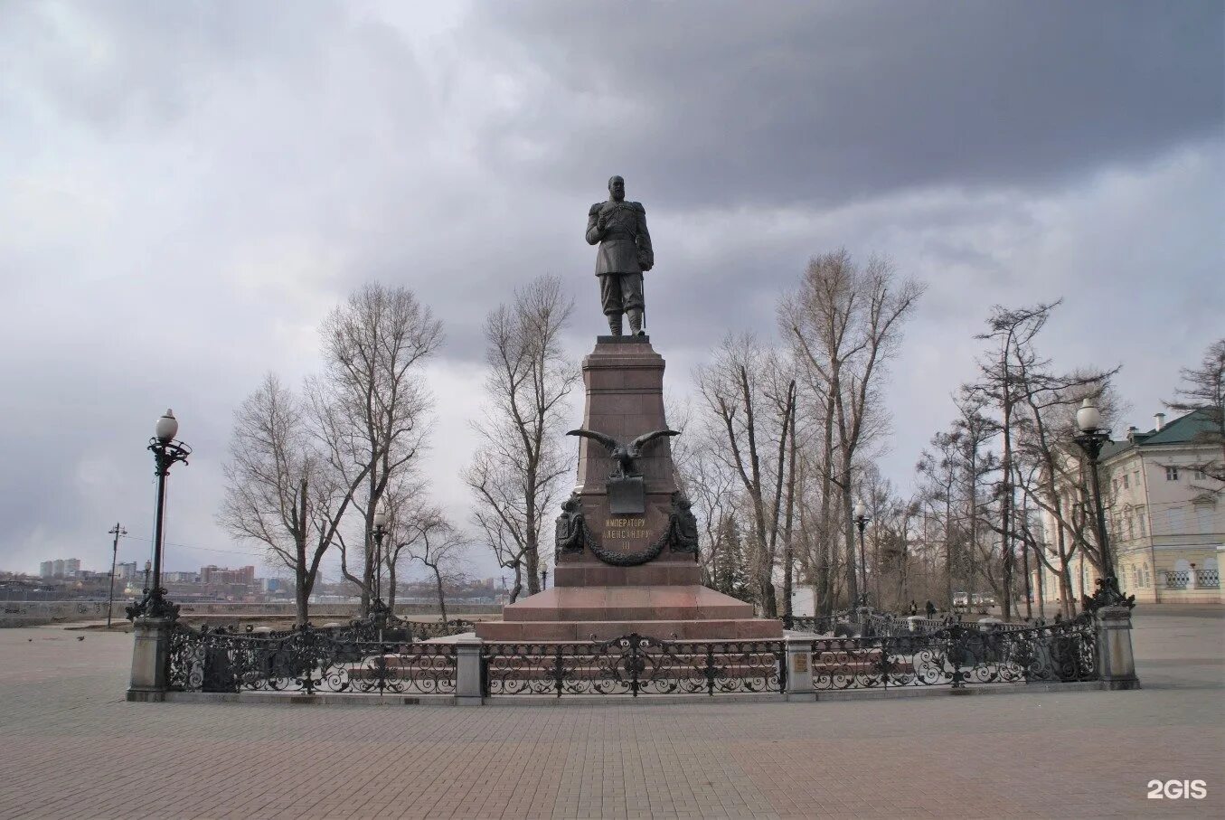 Памятник александру в иркутске. Памятник Александру III (Иркутск). Памятник императору Александру III Иркутск. Памятник Александру III Иркутск Обелиск.