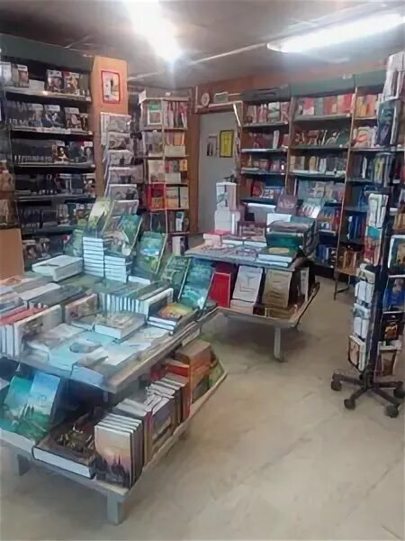 Дом книги на полянке. Книжный магазин метро полянка молодая гвардия. Логотип молодая гвардия книжный. Большая полянка 28к1 молодая гвардия. Каталог магазина молодая гвардия.