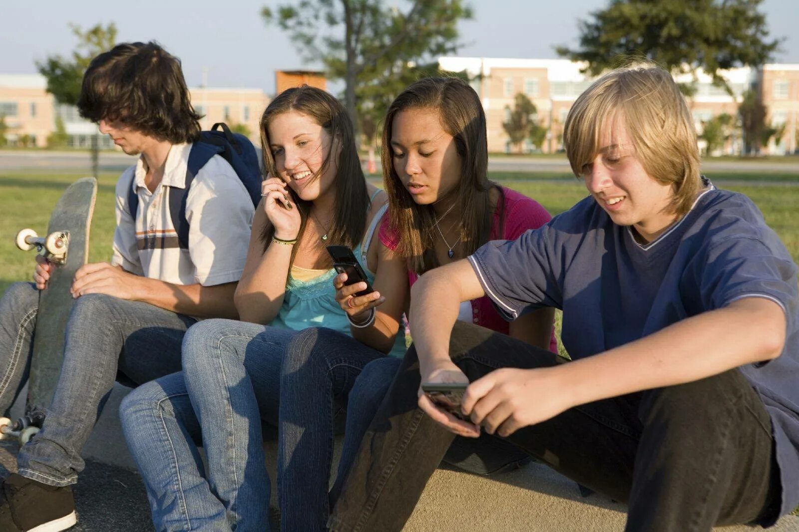 Наилучший форум подростков. Подросток со сверстниками. Фото подростка. Современная молодежь. Подростковый Возраст.