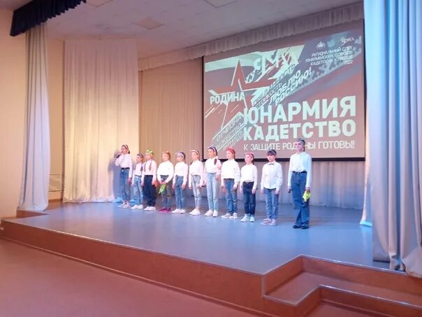 Цдт ноябрьск. Дворец молодежи ноябрьск.