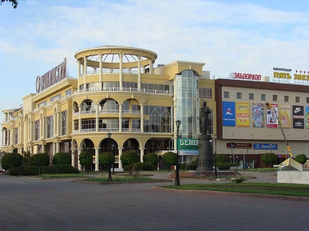 Олимпийский рынок курск. Курск. Г курск тц. Торговый центр пушкинский курск фото. Торговый центр центральный курск.