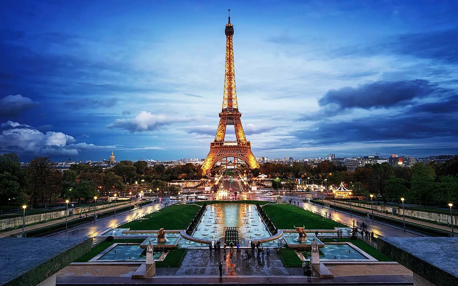 Побывав во многих странах. Эйфель башня Франция. Достопримечательности Франции Эйфелева башня. Эйфелева башня в Париже фото. Символ Франции Эйфелева башня.