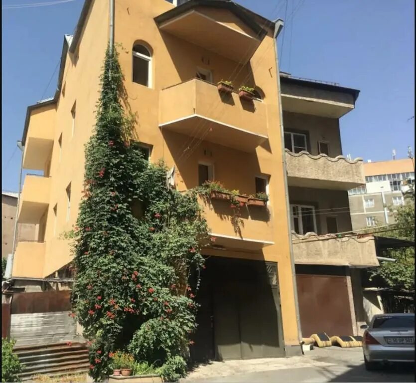 Multi grand pharaon hotel ереван. Erevan house. City central apartment ереван. Family house ереван. Erevan house.
