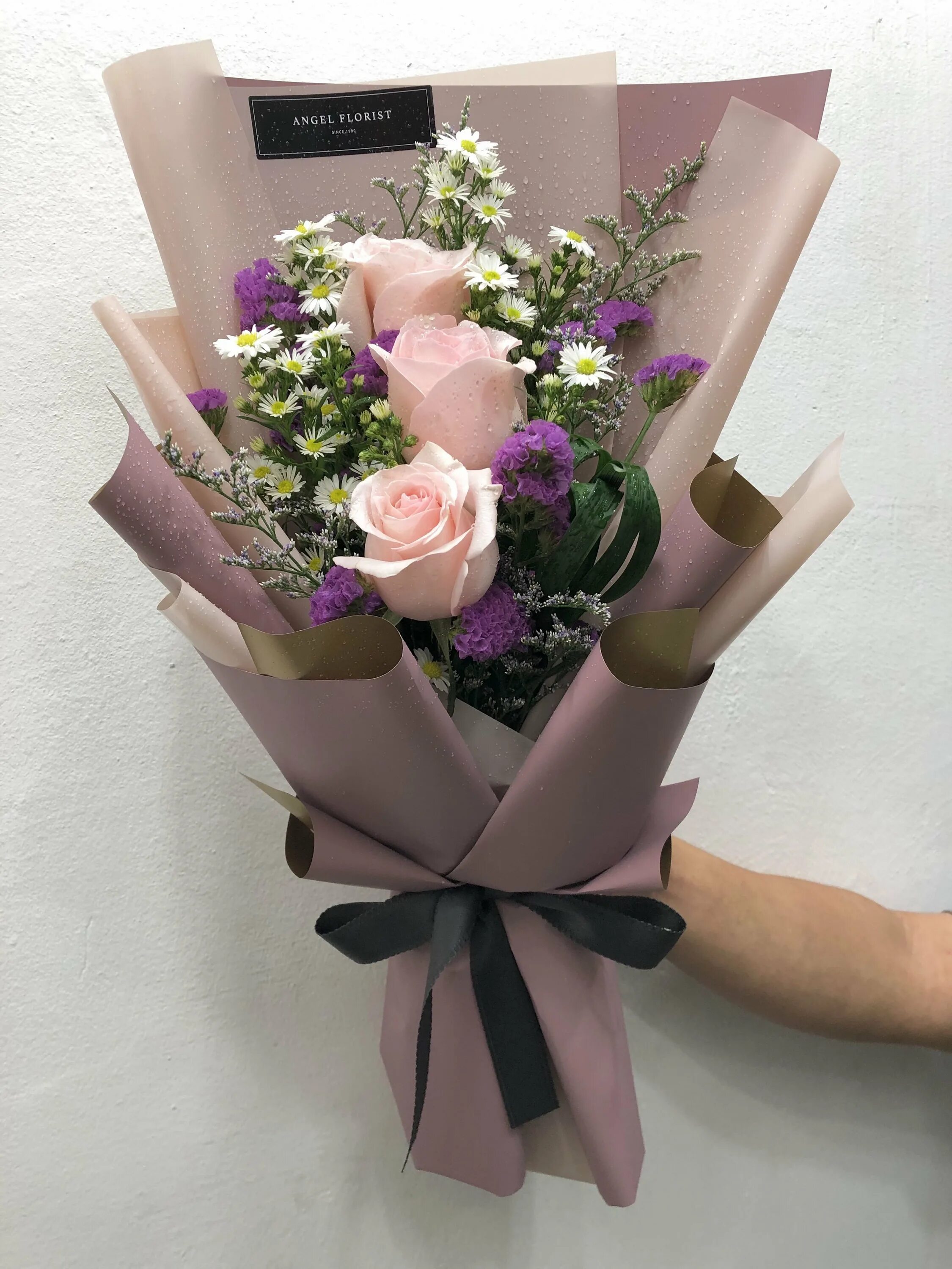 Варианты упаковки букетов. Букет «современный». Современная упаковка букетов. Упаковка букета. Варианты упаковки букетов.