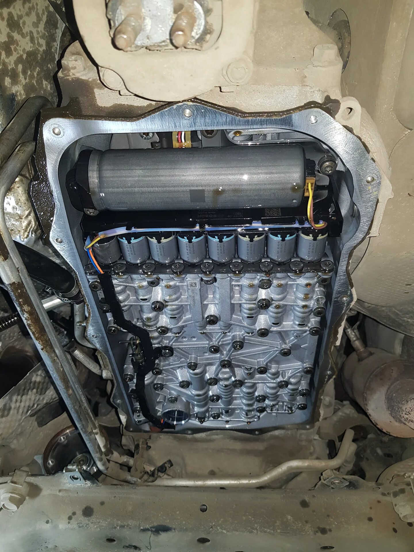 Поддон картера двс jeep grand cherokee. Jeep grand cherokee wk масло акпп. Поддон акпп jeep wk2. Жидкость гур jeep grand cherokee wk2. Масло акпп джип wk2.