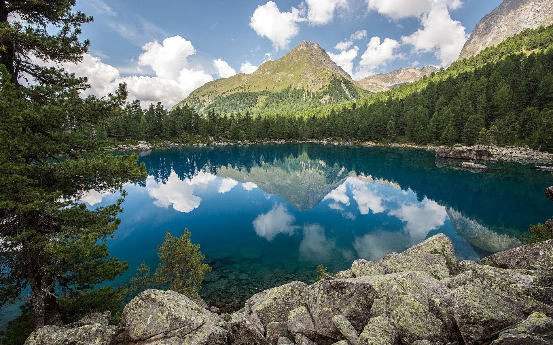 Lake download. Мультинские озера. Блаузее голубое озеро Швейцария. Озеро небесное горный Алтай. Голубые озера Алтай.