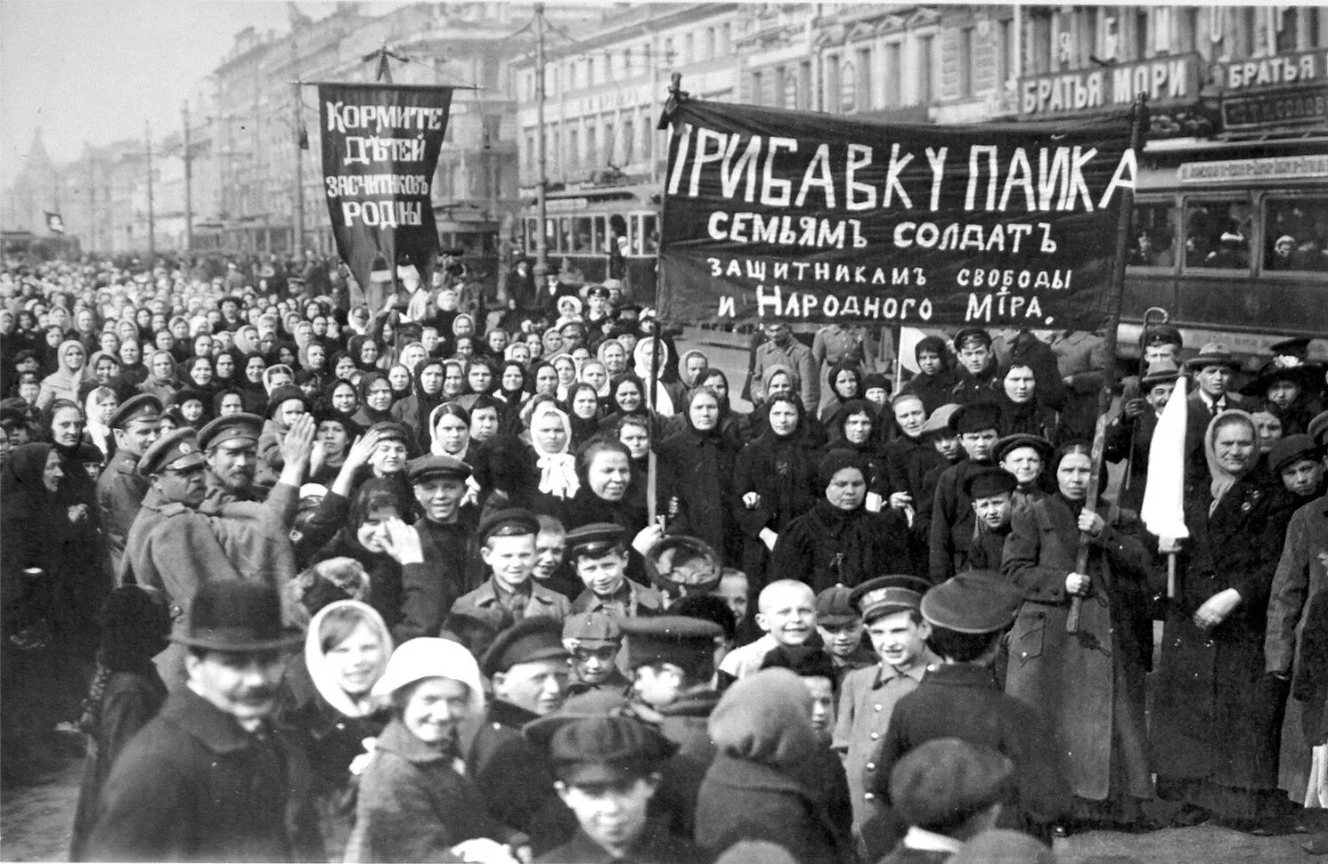 В первые дни ссылки. Февральская революция Путиловский завод. Путиловский завод революция 1917. Всеобщая забастовка в Петрограде 1917. Февральская революция 1917 Петроград.