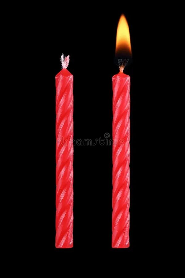 Красная свеча. Две красные свечи. Скрученные красные свечи. Две скрученных красные свечи.