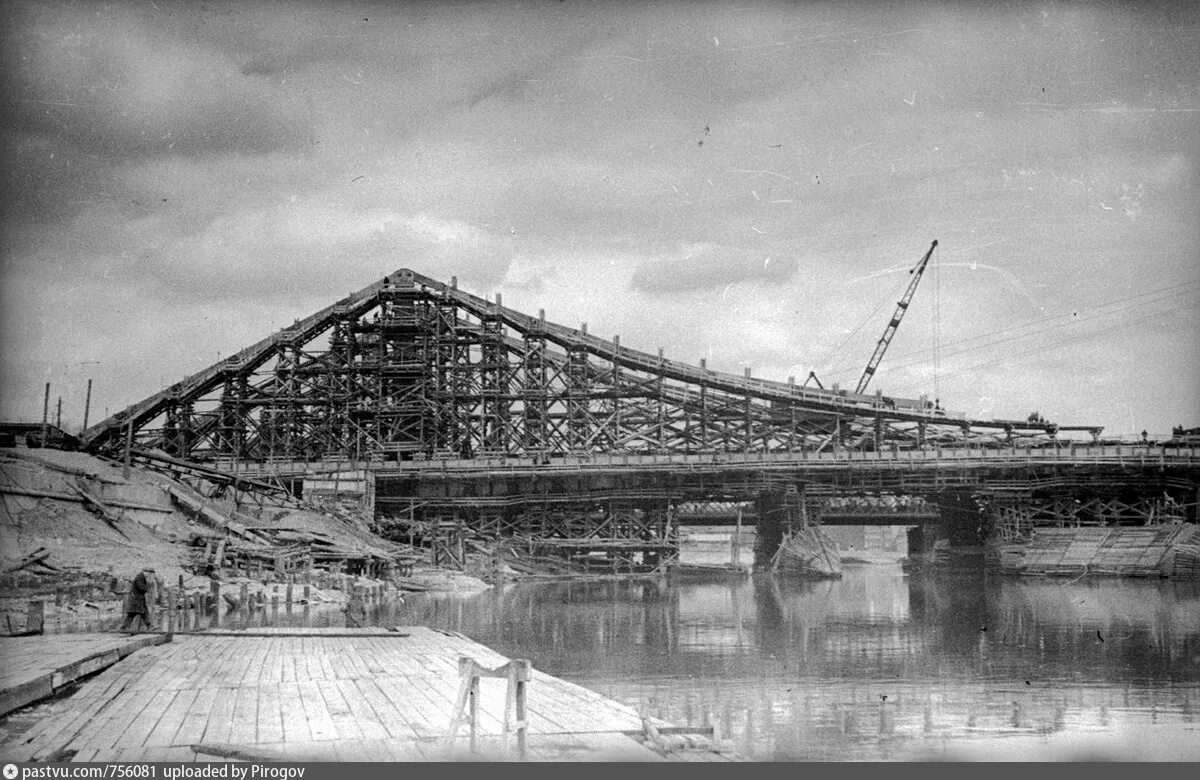 Крымский мост Москва 1938. Старый Крымский мост в Москве. Крымский мост в Москве 1938 год. Крымский мост Москва 19 век. Автор крымского моста кроссворд