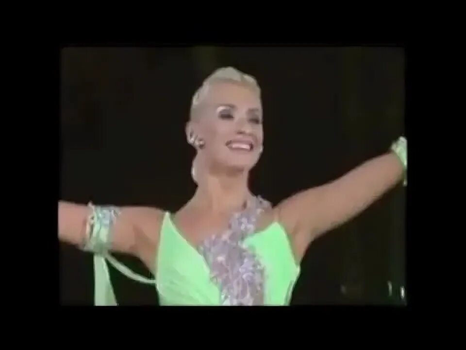 Песня я танцую в белых