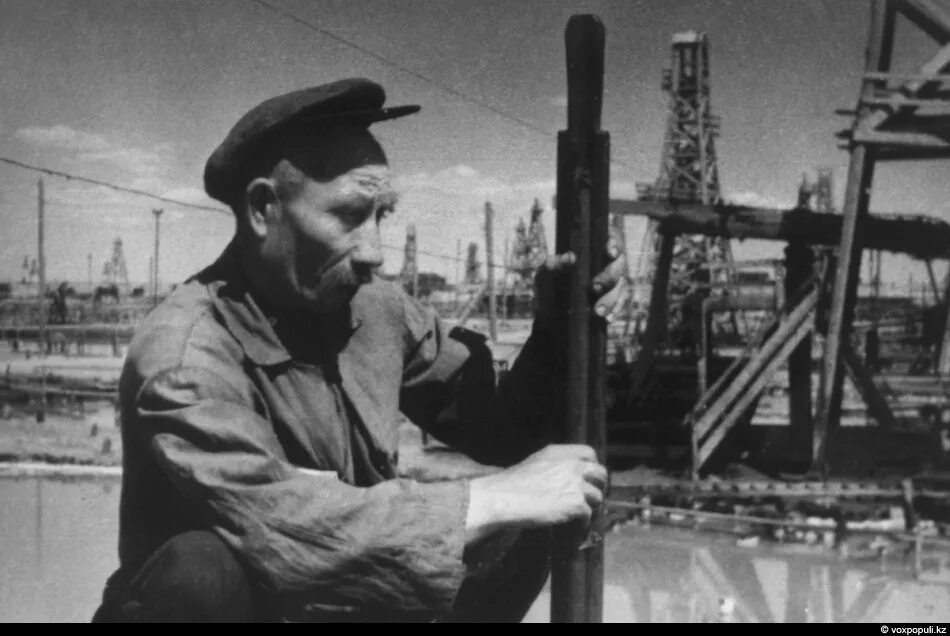 Первые нефтяники. Первооткрыватели нефти. Нефтяник сообщение. Профессия нефтяник презентация. Геолог нефтяник советский.