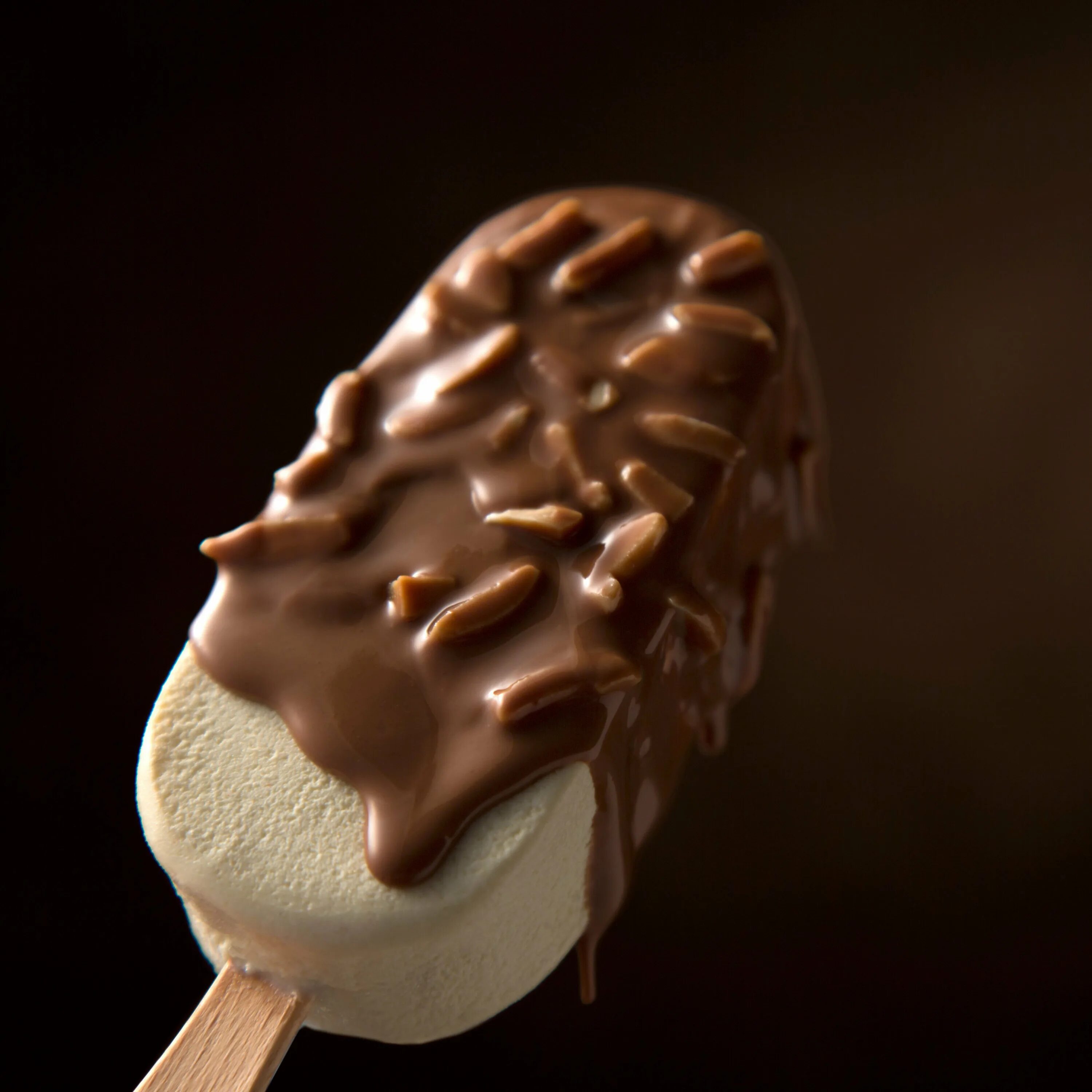 Мороженое Milka эскимо. Мороженое Магнум эскимо. Эскимо на палочке шоколадное с пломбиром. Шоколадное мороженое эскимо. Глазурь для эскимо