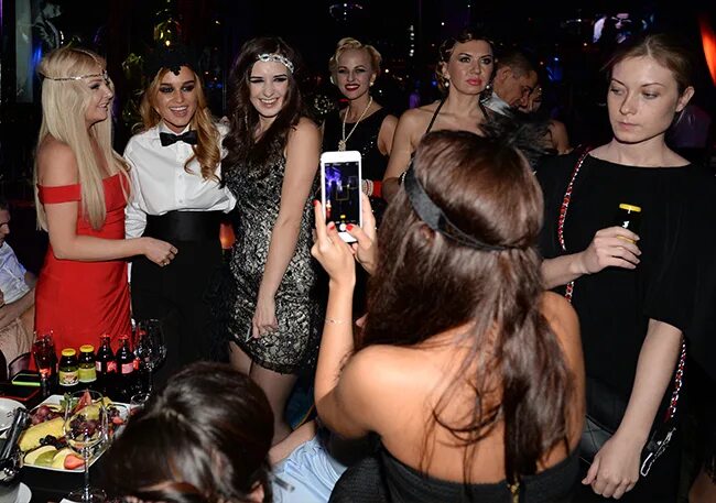 Тусовки в великом новгороде. Пижамная вечеринка корпоратив. Пенная вечеринка спб. Вечеринка для детей афиша. Молодежная вечеринка.