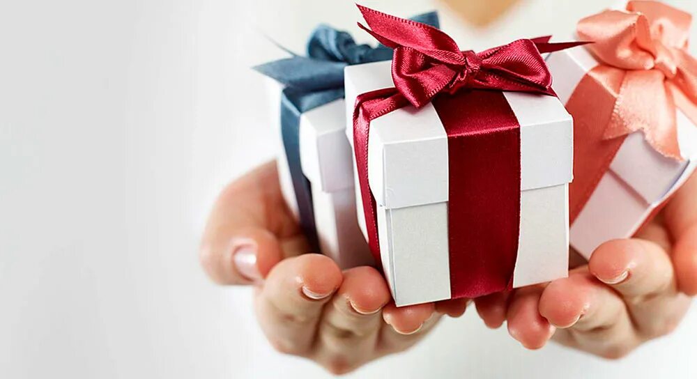 Дарим подарки слова. Красивые подарки. Розыгрыш подарков. Подарки клиентам. Вручение подарка.