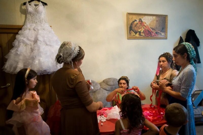 первая брачная цыган. цыганская свадьба. первая брачная цыган. цыганские свадьбы, маша тахир. цыганская свадьба детей брачная ночь.