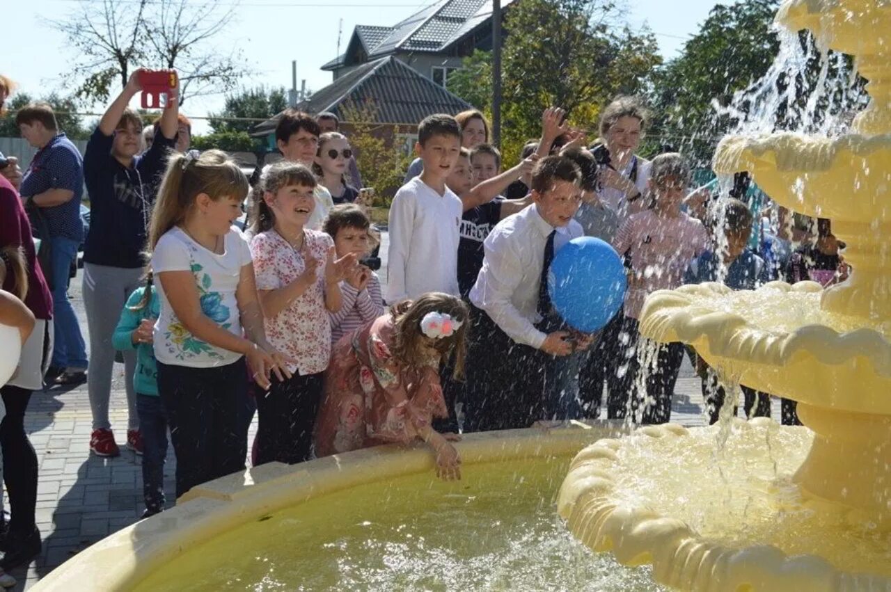 Прохладный. Погода в прохладном кбр точный прогноз. Памятники города прохладного кбр. Погода на завтра. 87.