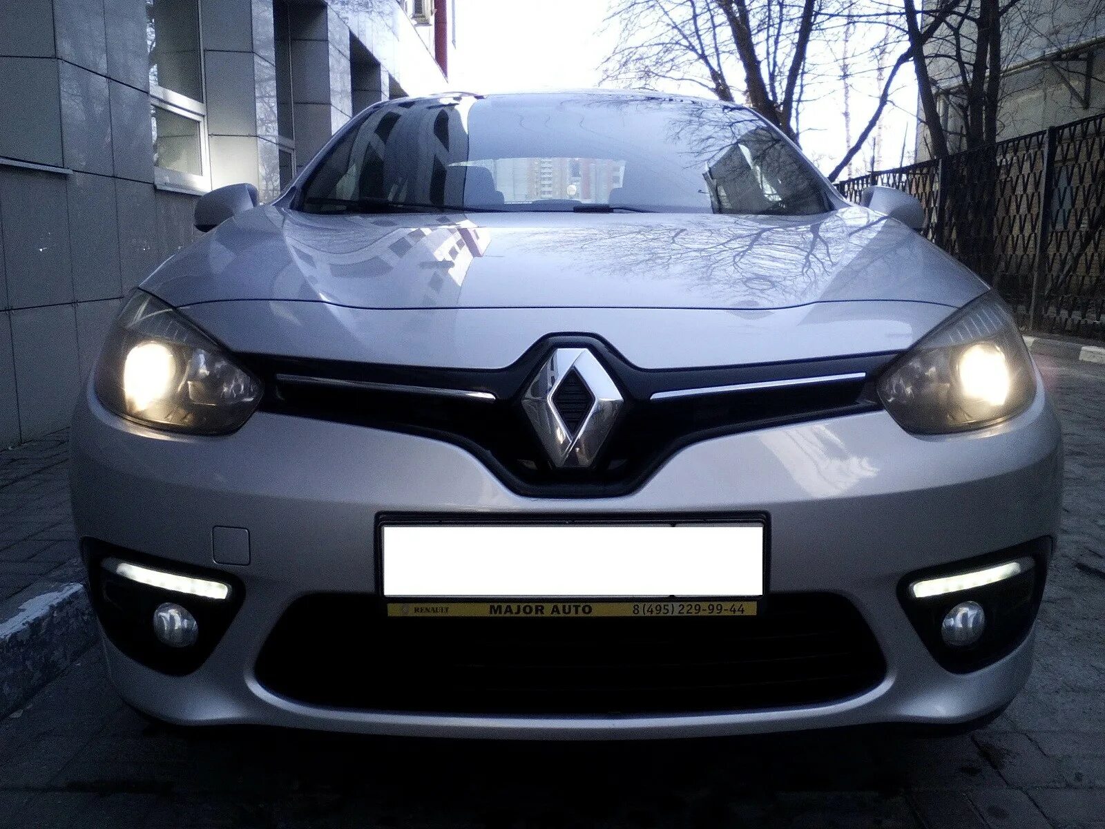 Дхо флюенс. ПТФ Renault Fluence. ПТФ Рено Флюенс 2013. Ходовые огни Рено Меган 3. Рено Флюенс 2013.