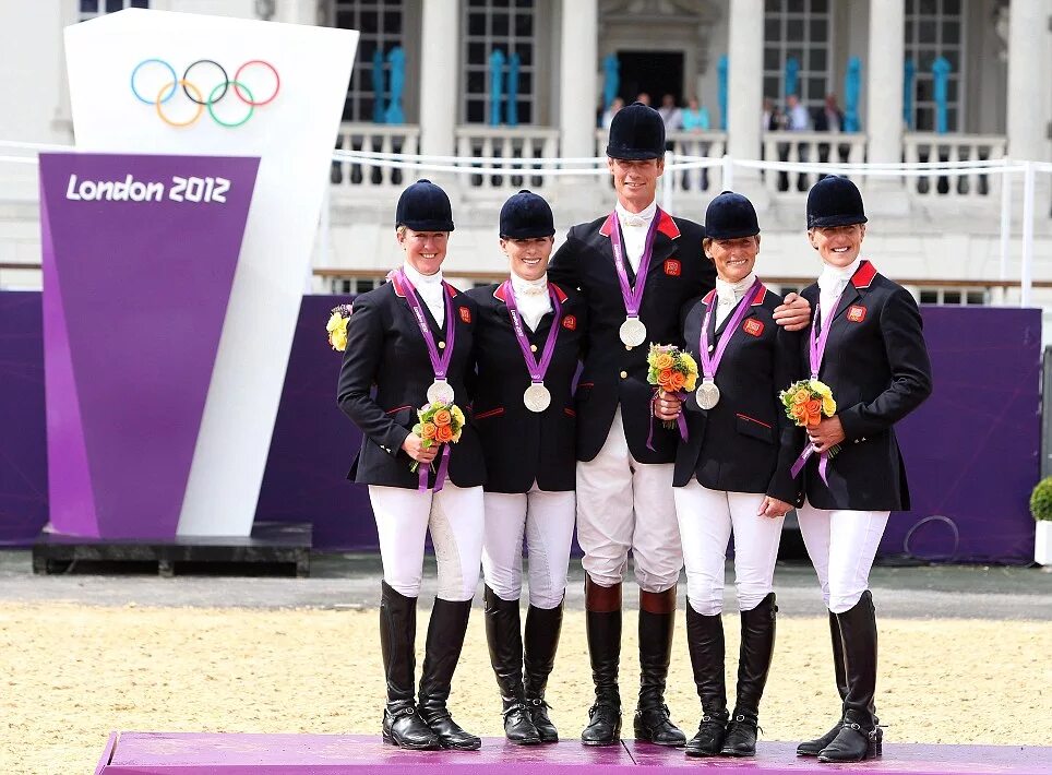 Олимпийские игры 2012 награждение Зары Филлипс. Team GB Olympic 2012 great Britain. Equestrian Sports at the Olympics.