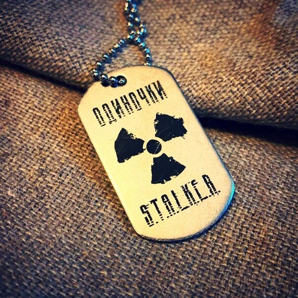 Медальон сталкер. Жетон сталкер. S.T.A.L.K.E.R жетон. Жетон с гравировкой сталкер. Армейский жетон сталкер.