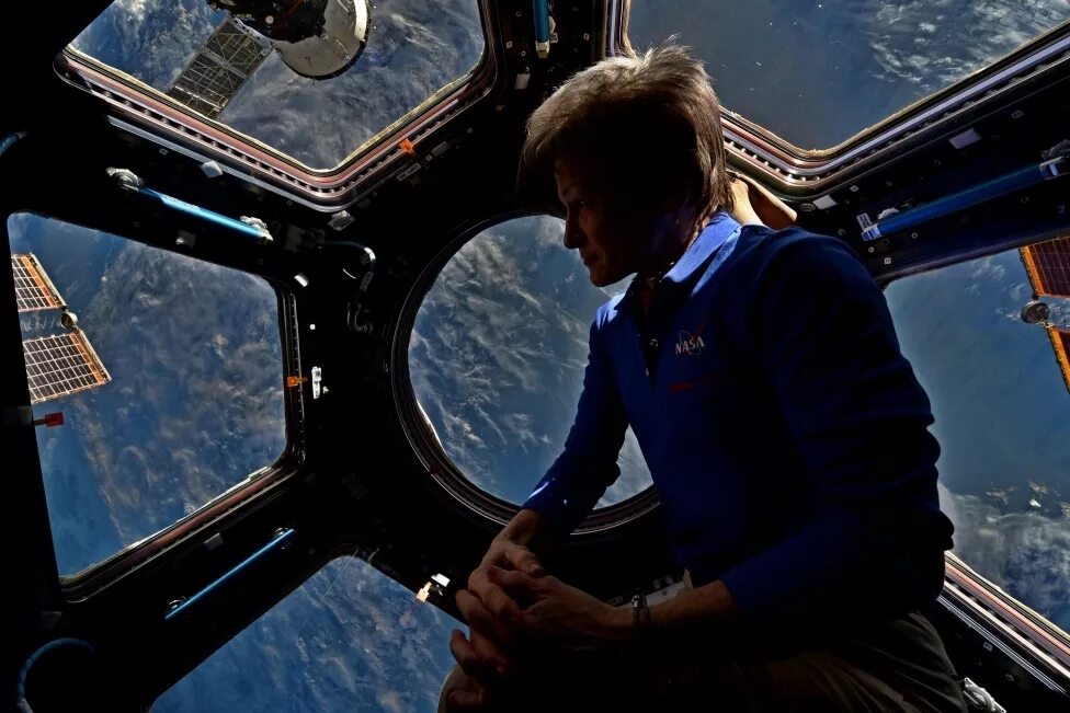 Полеты в космос без человека. Peggy Whitson. Пегги астронавт. Фотосессия в космическом корабле. Космический полет.