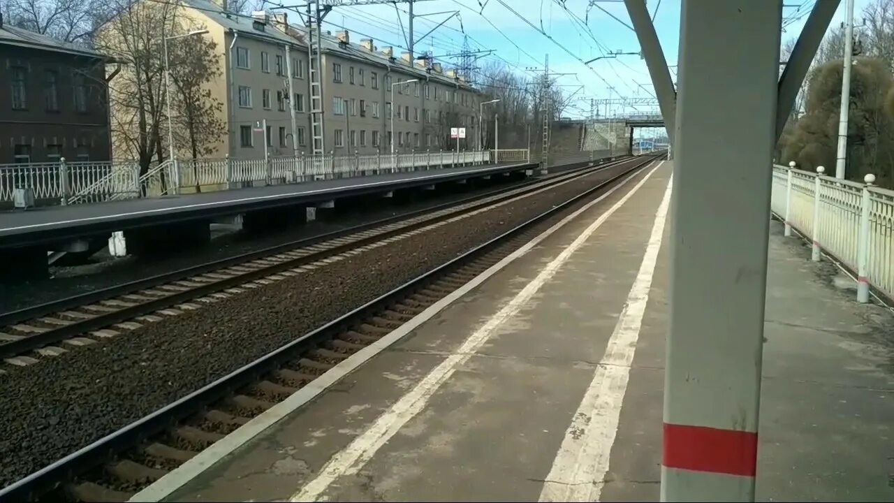 Электрички фарфоровская понтонная. Электровозы 2эс6 пассажирский. Остановочный пункт фарфоровская. Фарфоровская станция переход. Эт2м электропоезд.