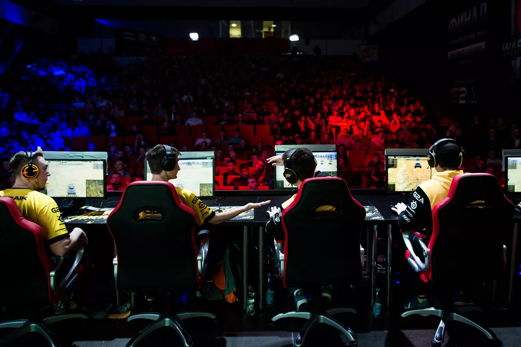 Кибертурнир cs go. Iem katowice кубок. Турнир по компьютерным играм. Соревнования по киберспорту. Турнир кс го 2х2.