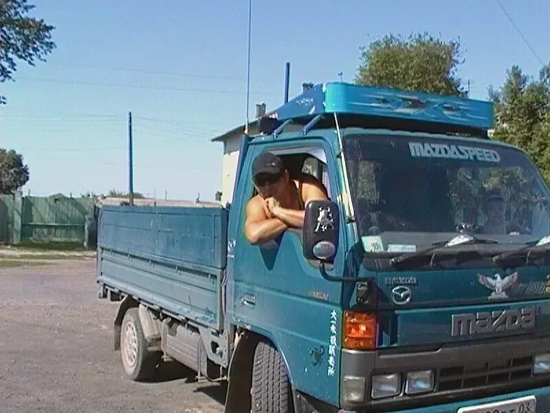 Грузовики минусинск. Эвакуатор белорецк для грузовых авто. Мазда титан грузоподъемность. Мазда титан фургон 1999. Мазда титан 1999 года.