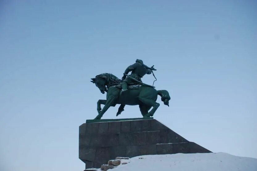 Салават юлаев как доехать. Памятник салавату юлаеву башкортостан. салават юлаев памятник в уфе. салават юлаев герой башкортостана памятник. салават юлаев герой памятник.