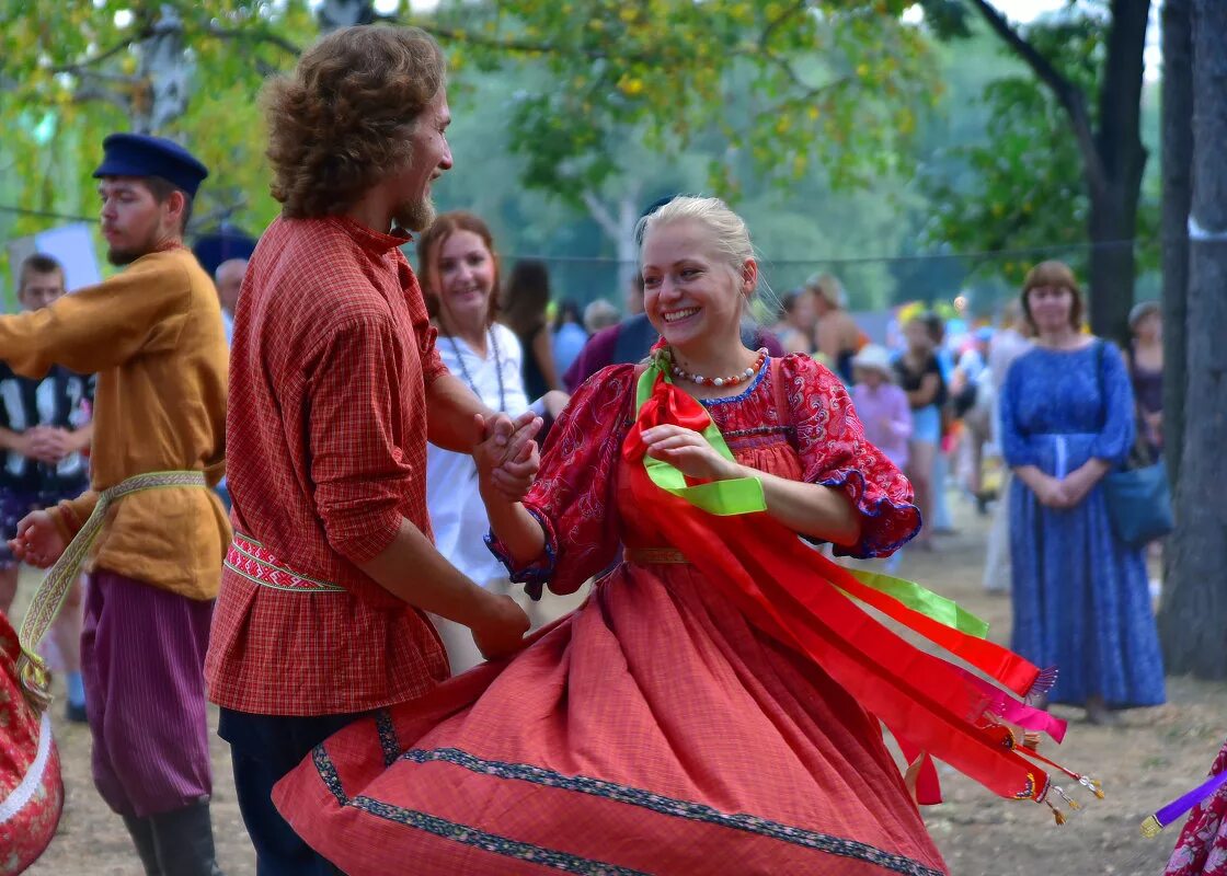 Пляски под гармонь. Деревенские танцы. Танцы под гармонь. Русские пляски под гармонь.