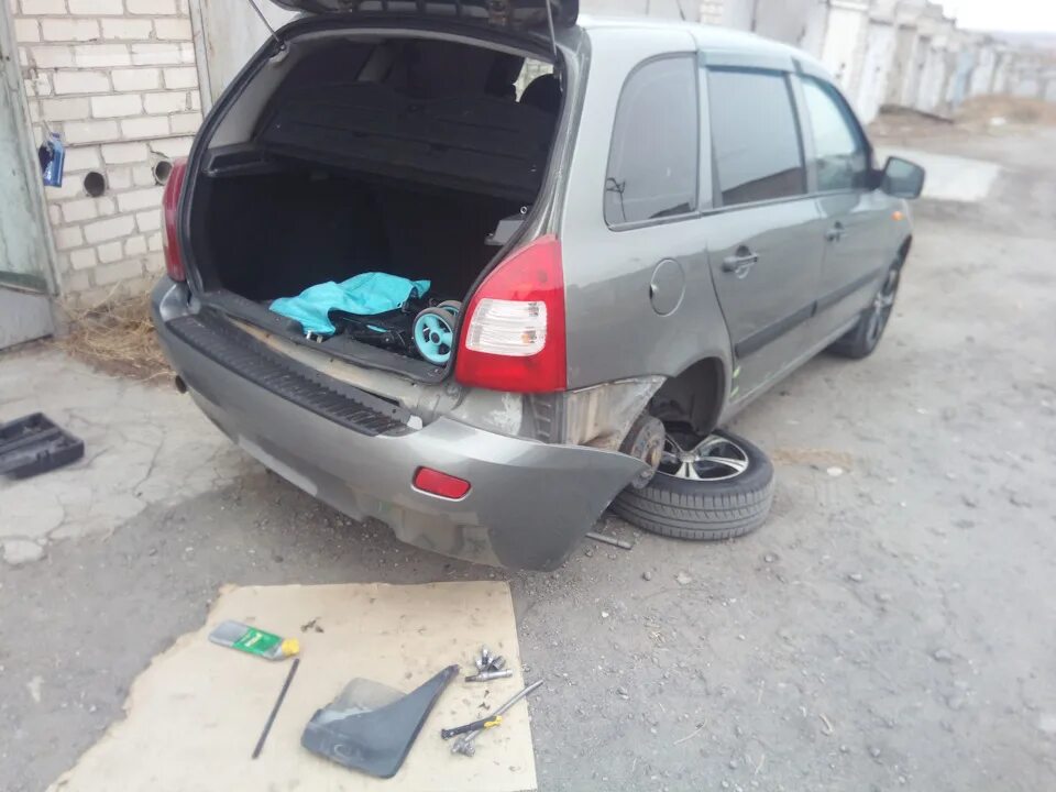 № 21. Замена заднего бампера - Lada Калина универсал, 1,6 л, 2013 года своими ру
