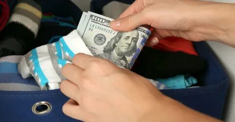 В денежных средствах и ее