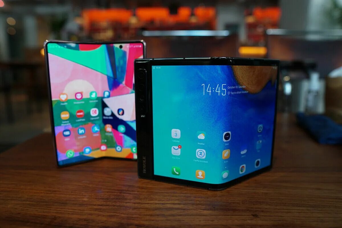 Galaxy z fold2 LTE. Samsung z Fold 3 vs z Fold 2. Экран на самсунг z Fold 2. Экран z Fold 3. Samsung z fold экран