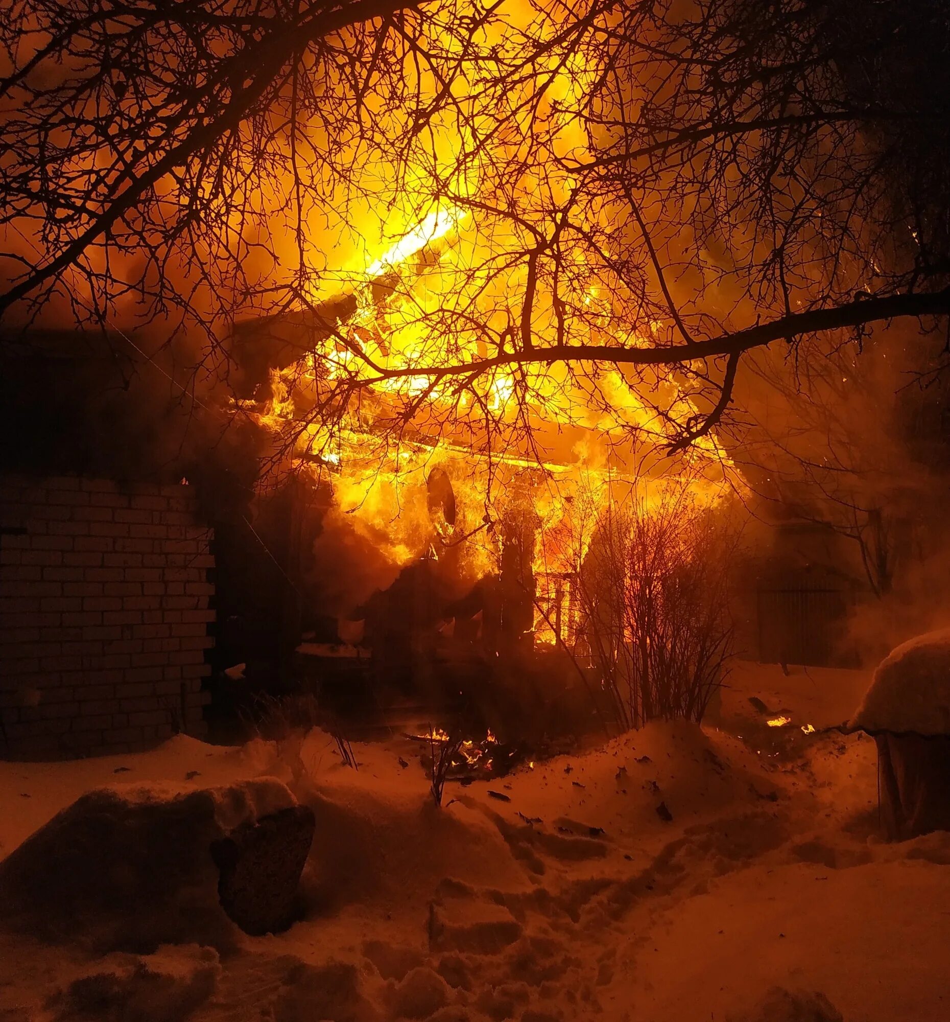 Пожар. Пожары в Нижегородской области. Горящий дом. Огонь пожар. Вечер 1 4 24