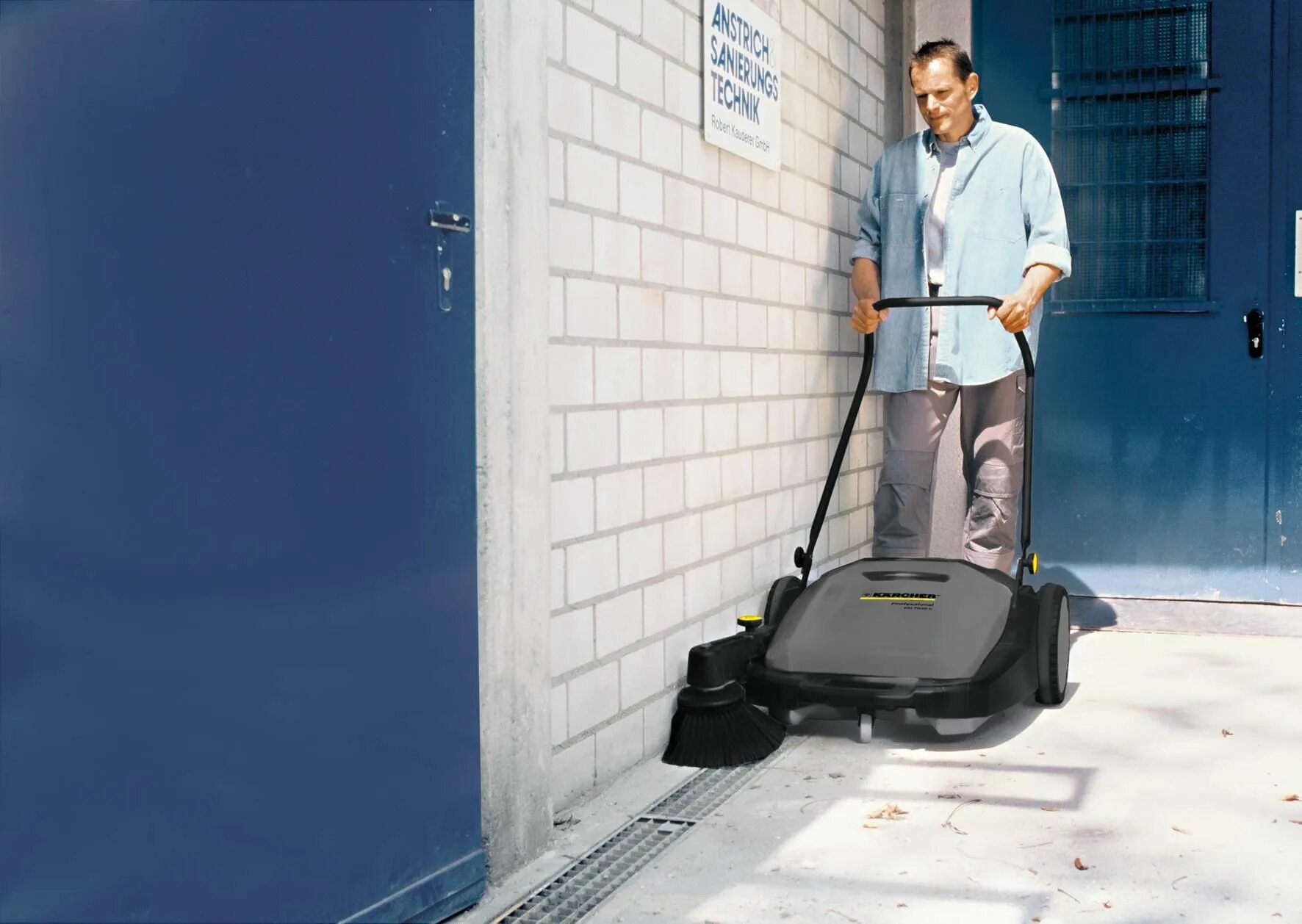 Керхер км 70. Подметальная машина karcher km 70/20. Керхер км 70. Подметальная машина km 70/20 c basis. Коммунальная подметальная машина karcher.