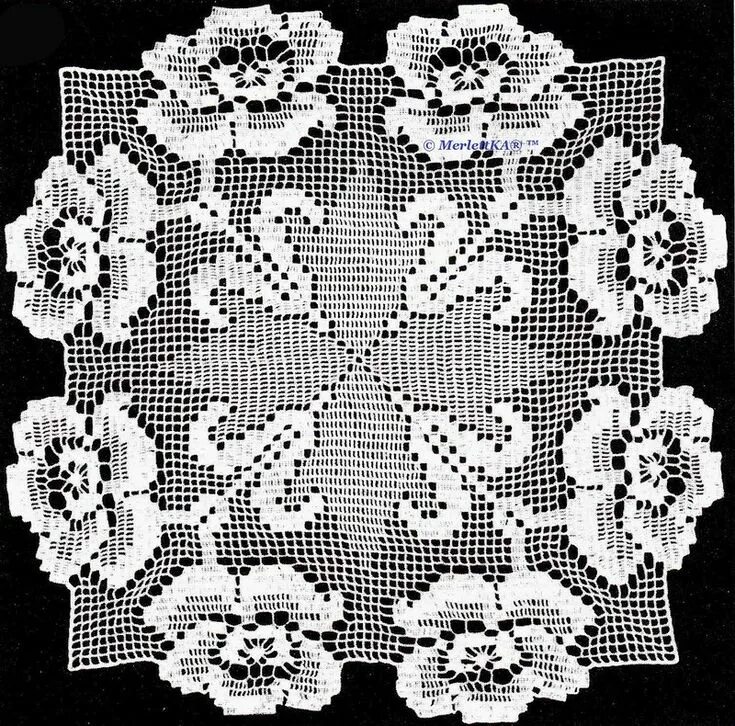 Салфетка крючком филейная техника. Салфетки филейным узором. Филейные салфетки крючком. Салфетка крючком филейная вязка. Круглая филейная салфетка.