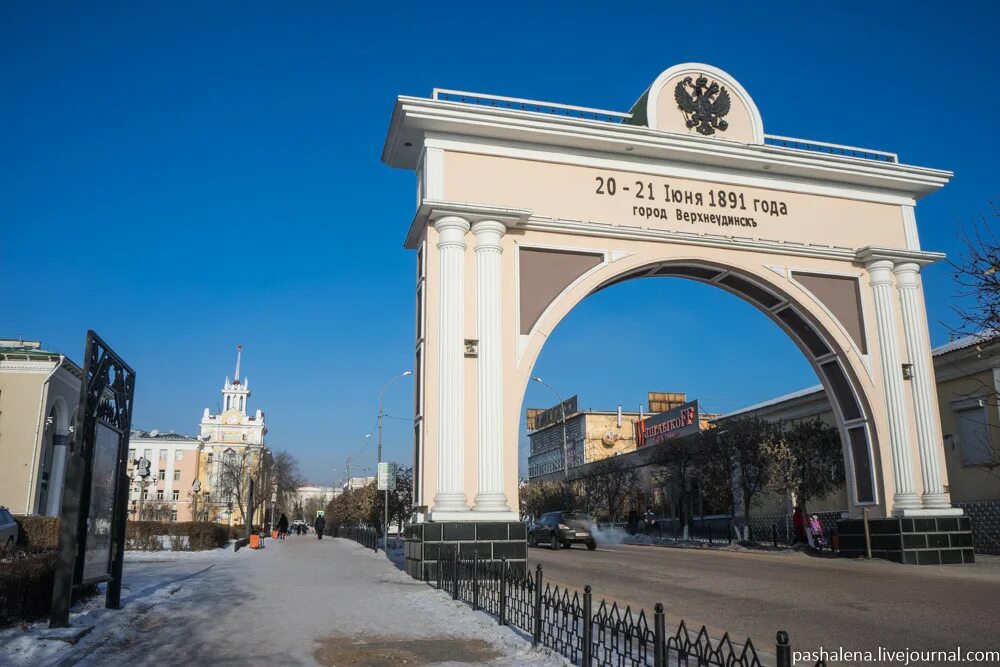 Улан удэ в апреле. Столица Бурятии Улан-Удэ. Арка театр Улан Удэ. Зимний Улан-Удэ. Улан-Удэ зимой.