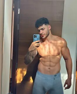 Le fitboy arabe le plus chaud de la toile 
