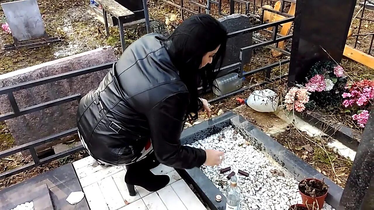 Чистить могилу. Чистить могилу