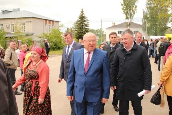 Р.П.красные баки Нижегородской области. Красные баки Нижегородская область Центральная площадь. Поселок красные баки. Красные баки администрация. Прогноз погоды красные баки