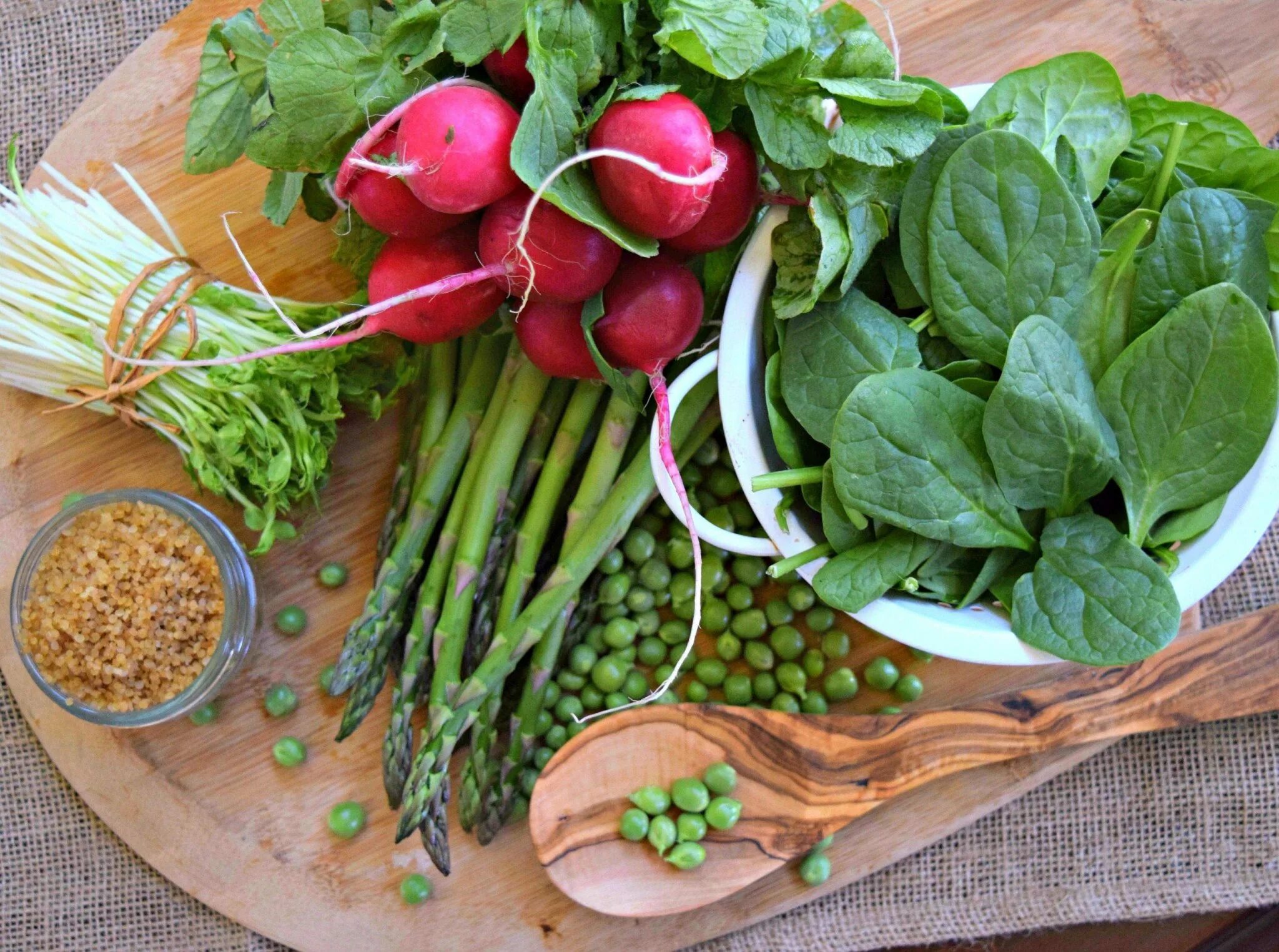 Овощи для диабетиков. Зеленые овощи. Горькая еда. Редис зелень.