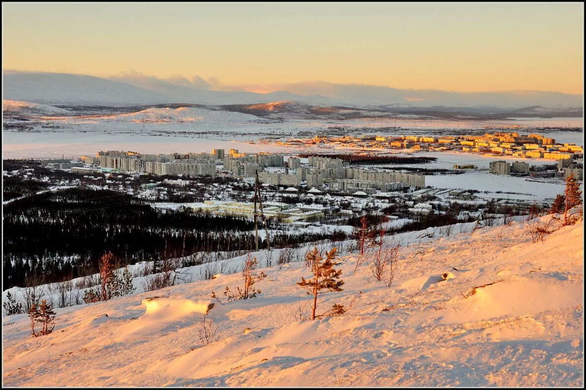 Мончегорск зимние пейзажи. Мончегорск зимой. Церковь города мончегорска. Мончегорск жемчужина заполярья. Мончегорск зимой.