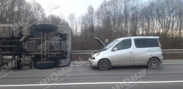 Авария в курске вчера вечером на объездной. Авария на выезде из марьино к филимонкам. Авария на мценской объездной. Авария в курске вчера на объездной. Ливень на трассе.