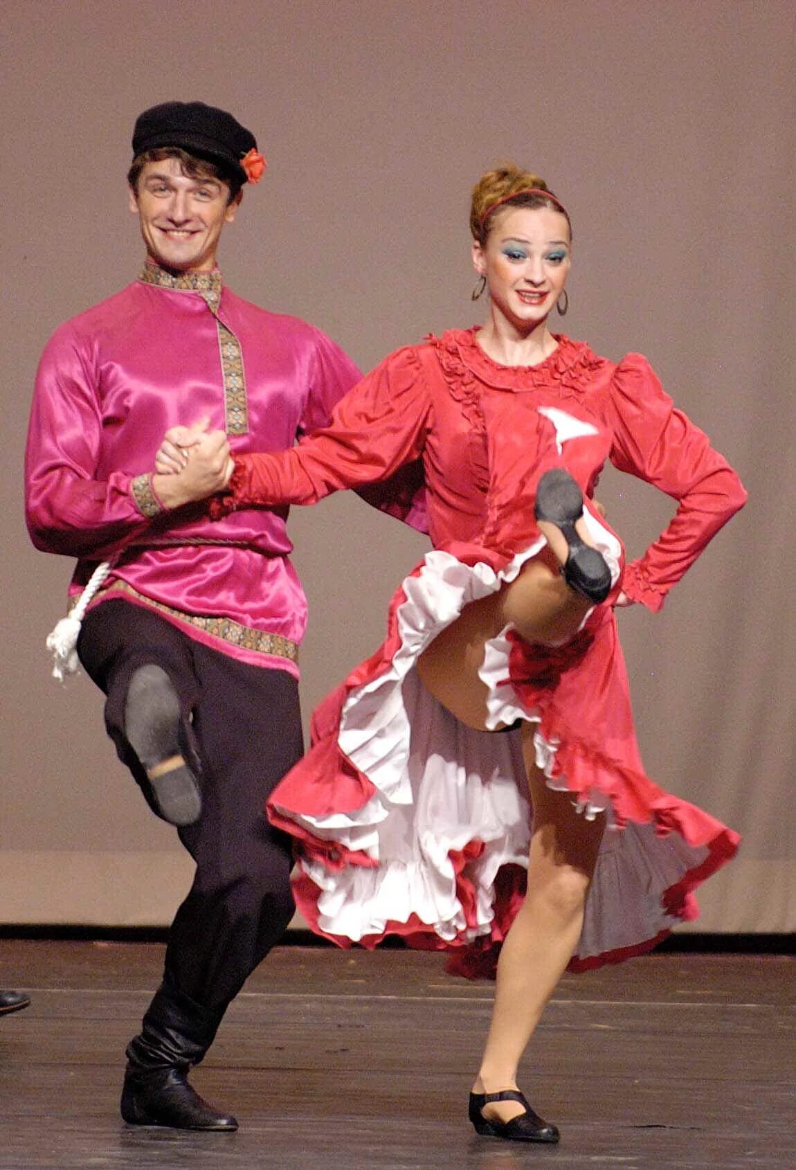 Народные танцы. Русско народные танцы. Кадриль танец. Национальные танцы. Парный народный танец