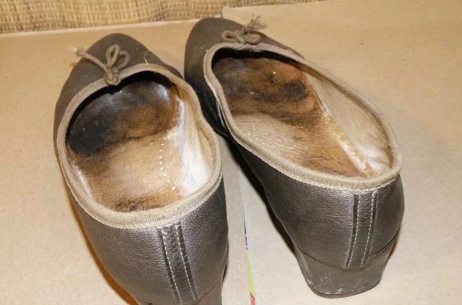 Well worn Shoes Flats. Well worn stinky Shoes Flats. Smelly well worn Suede Shoes. Well worn Flats smelly. Dirty worn