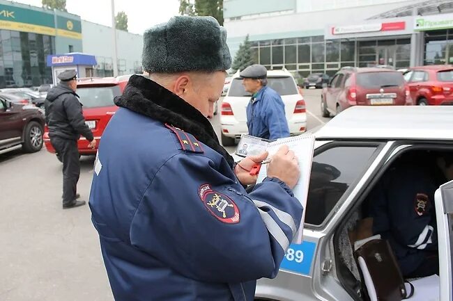 Гибдд уфа экзамен. Инспектор ГИБДД Саратов. Инспекторы ГАИ Саратов. Сотрудники ГИБДД Уфа. Инспектор ДПС Уфа.